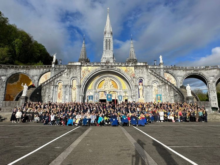 Lourdes, la via dei piccoli